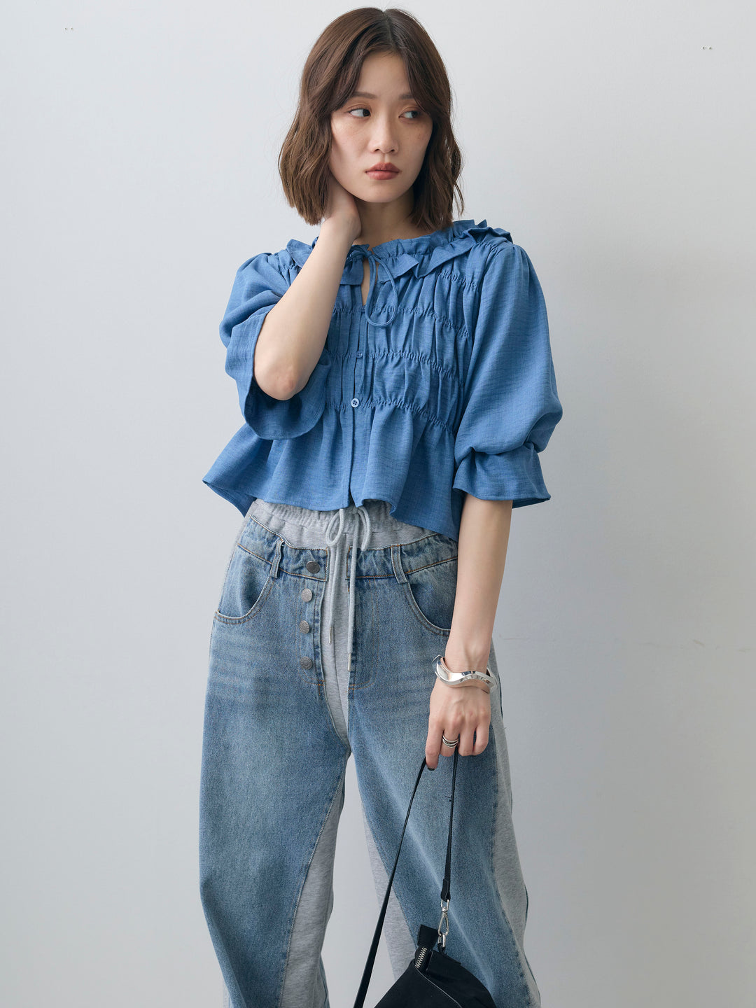 [SET]フリルネックシャーリングブラウス+デニム切替スウェットパンツ(2set)