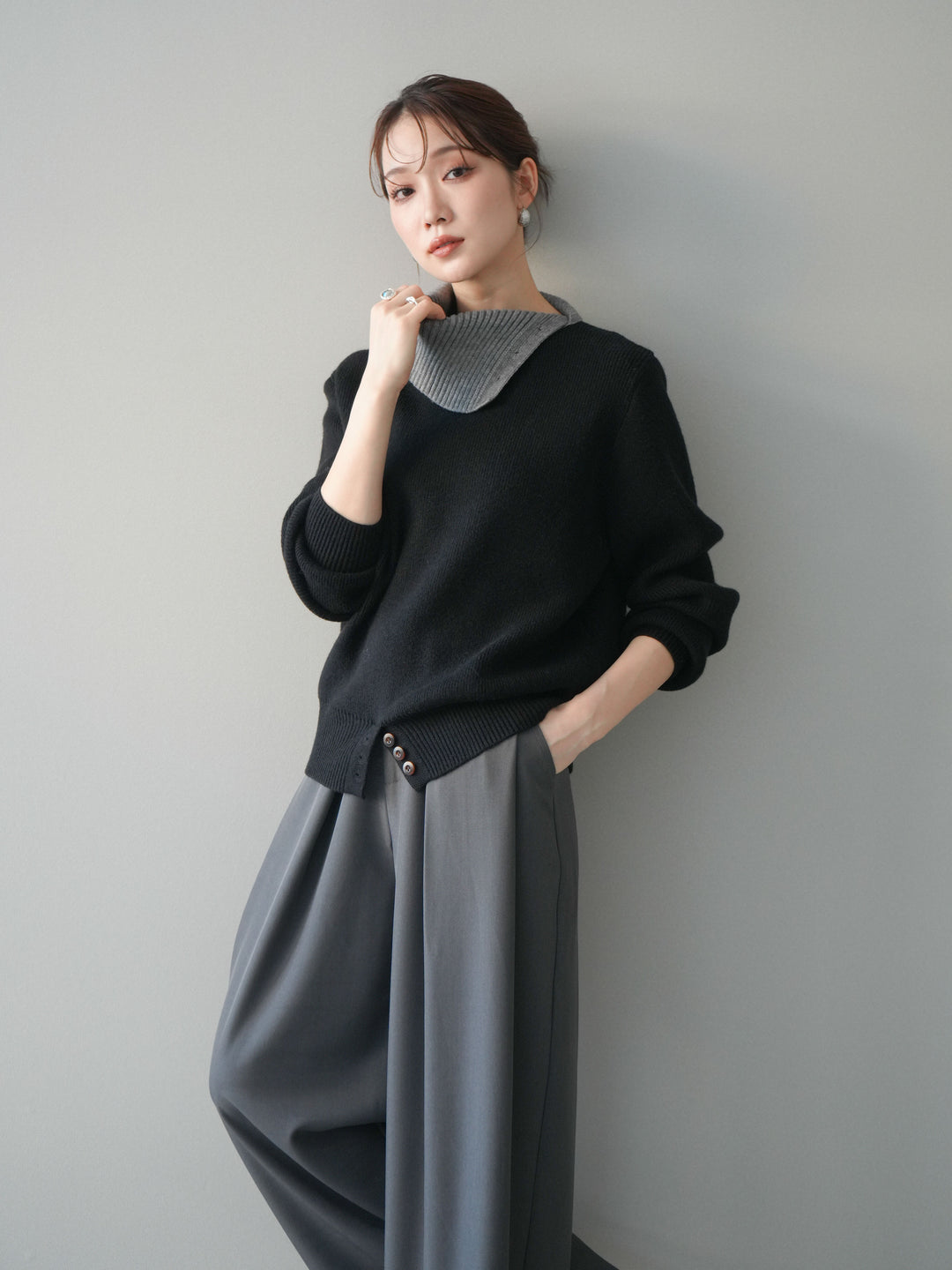 [予約]デザインネックバイカラーニットプルオーバー/black