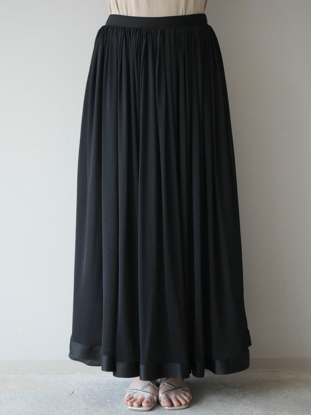 [予約]サテンヘムシアーフレアスカート/black