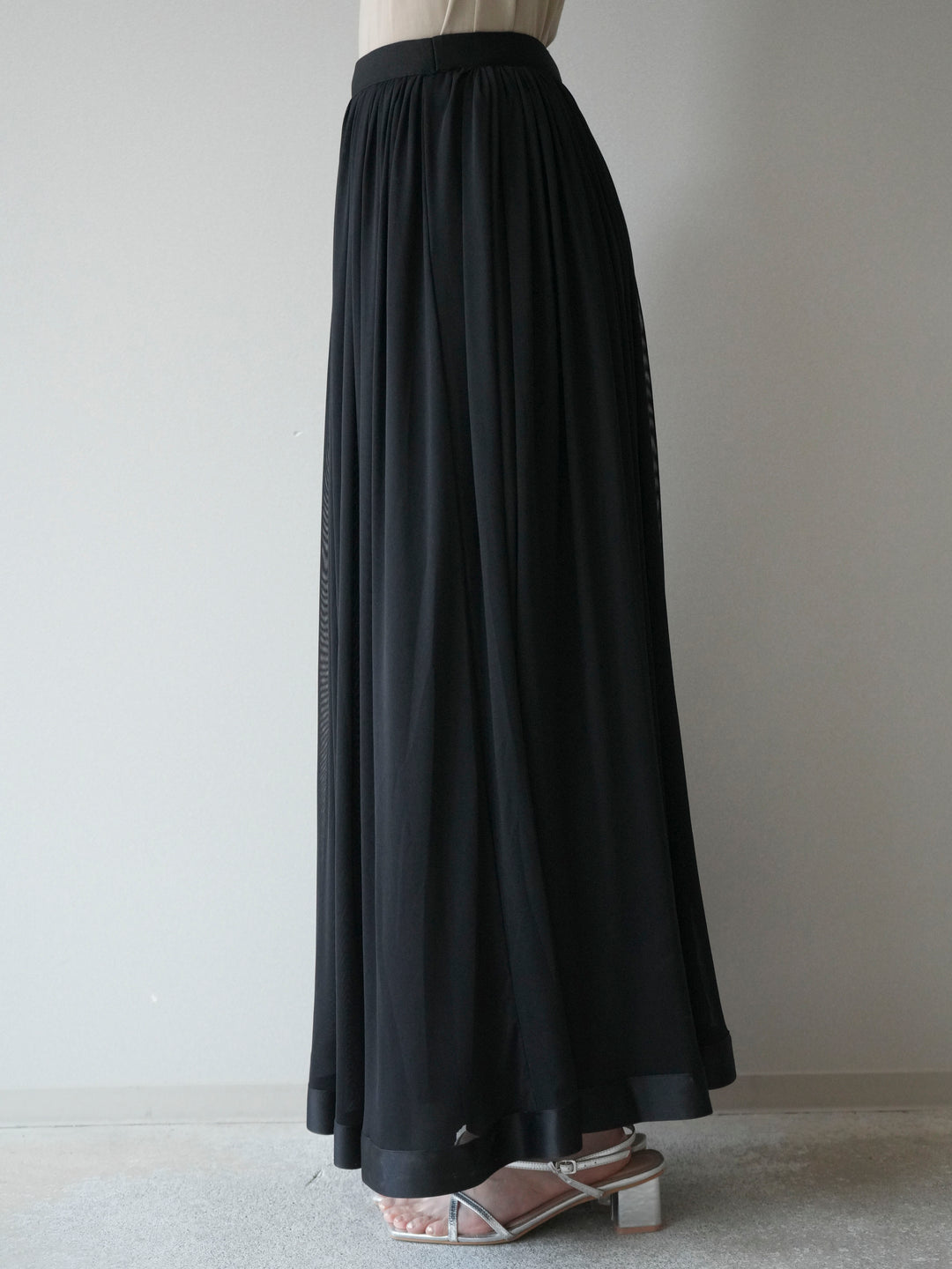 [予約]サテンヘムシアーフレアスカート/black