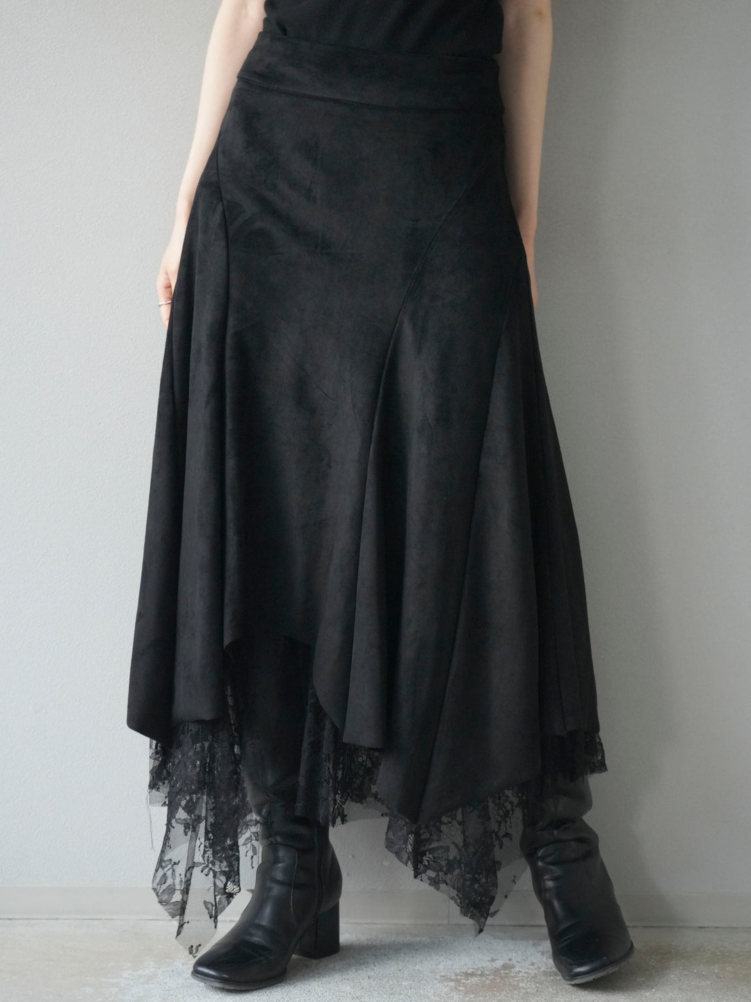 [予約]スエード裾レースアシンメトリースカート/black