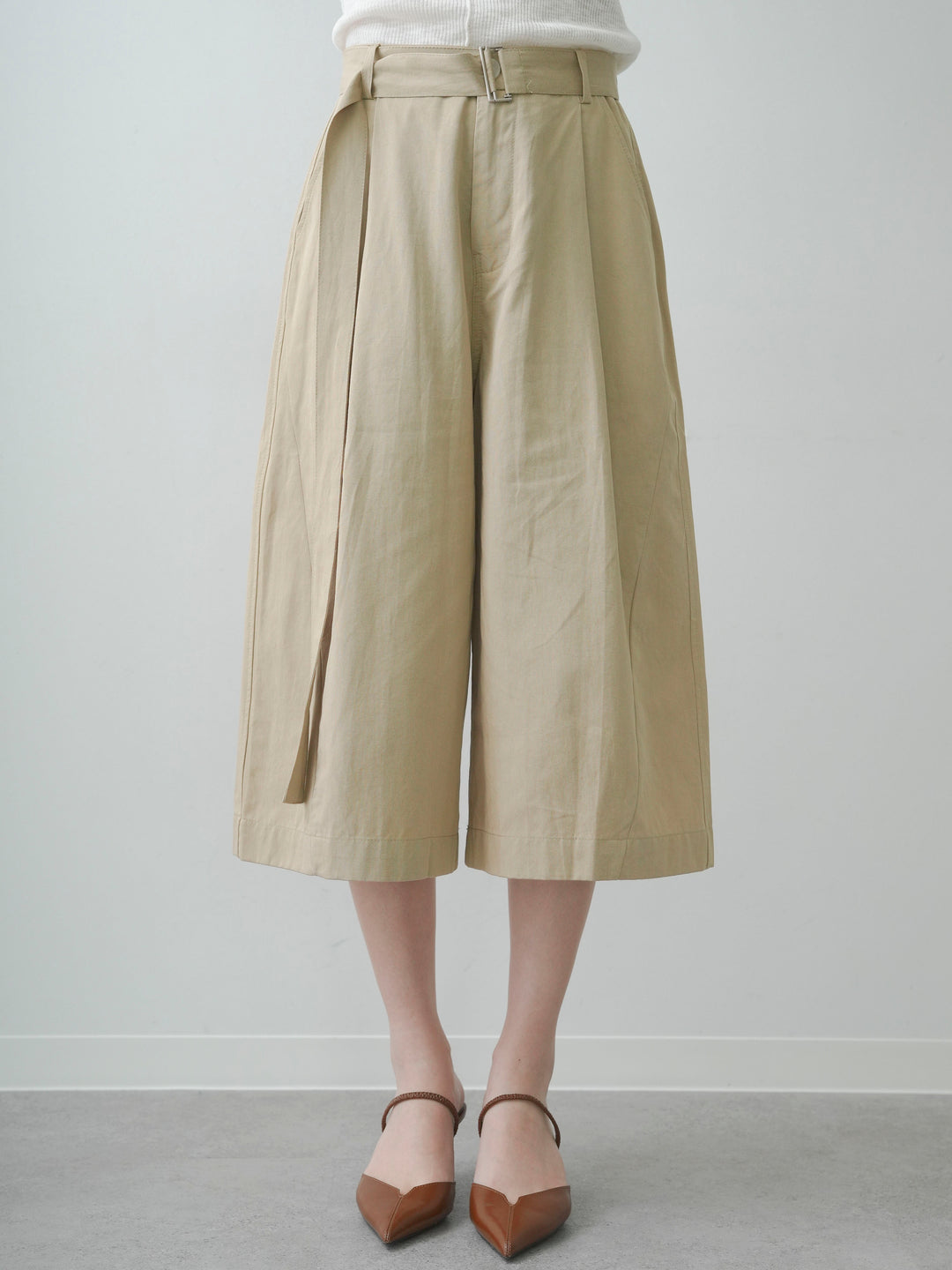 [予約]ベルトデザインタックミドルパンツ/beige