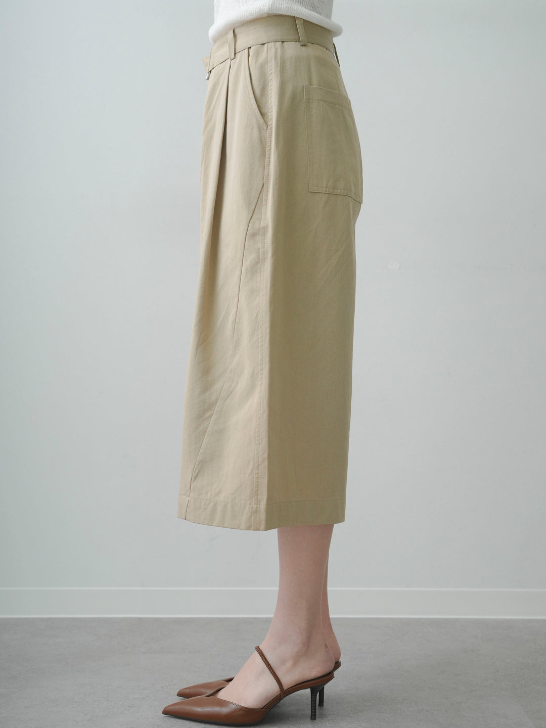 [予約]ベルトデザインタックミドルパンツ/beige