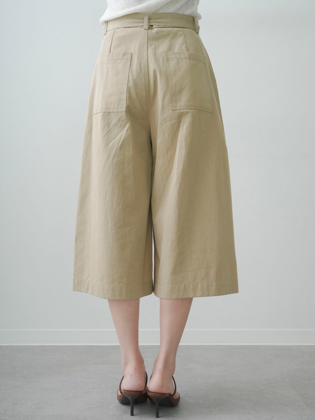 [予約]ベルトデザインタックミドルパンツ/beige
