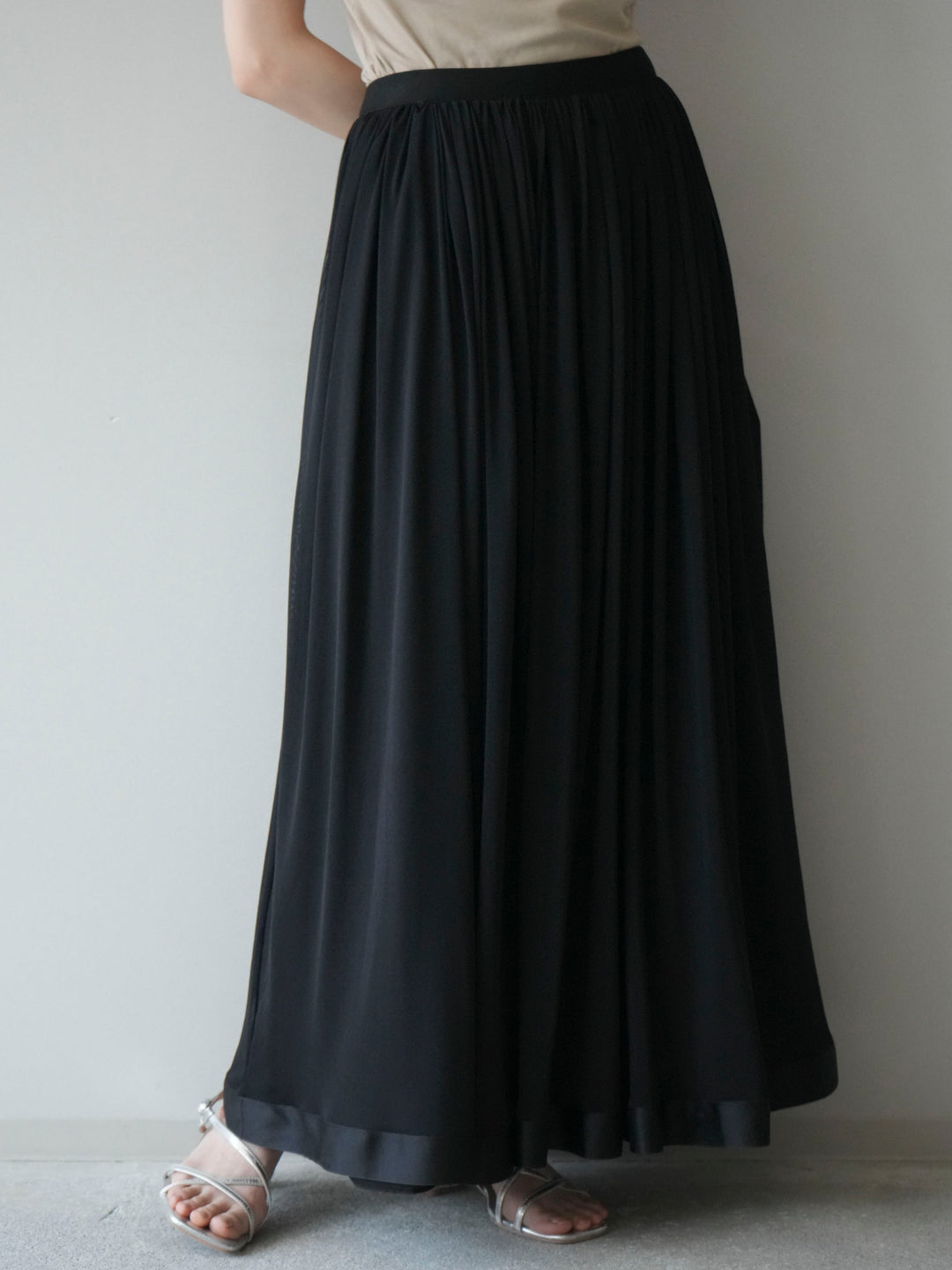[予約]サテンヘムシアーフレアスカート/black