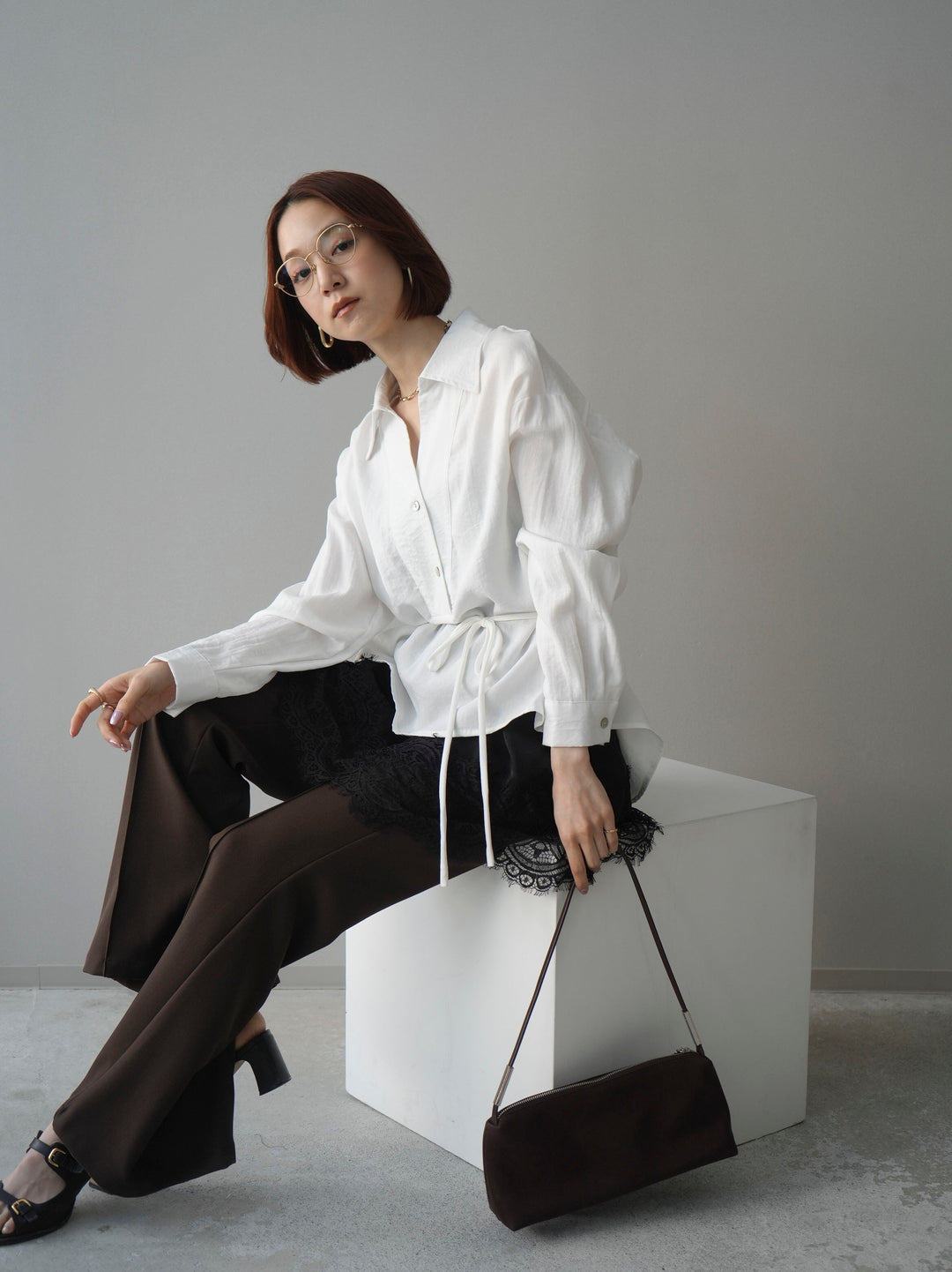 [SET]Vネック変形ラインシャツ+レーストリムキャミソール+センターシームフレアパンツ(3set)