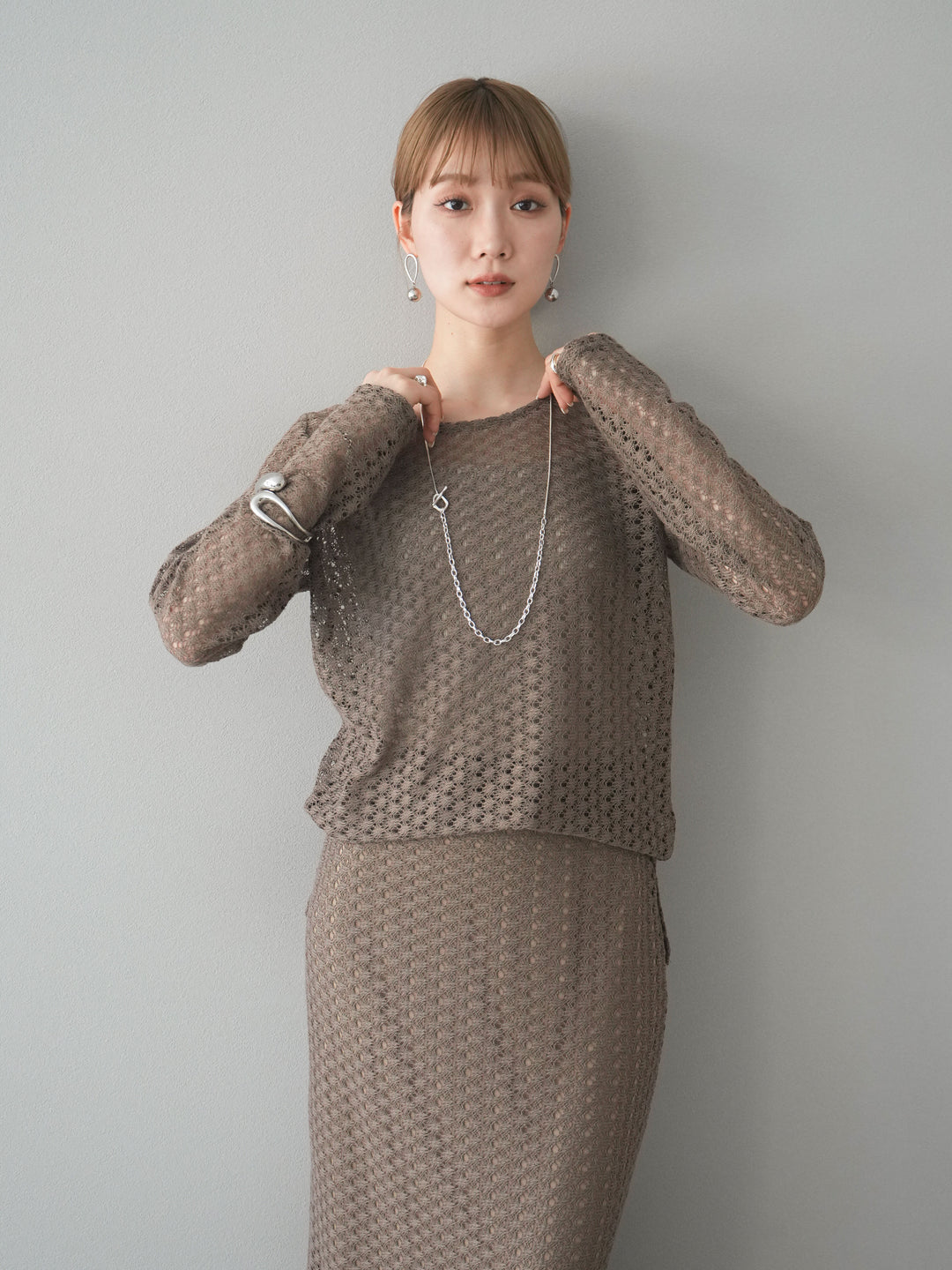 【預購】鏤空上衣/褐色