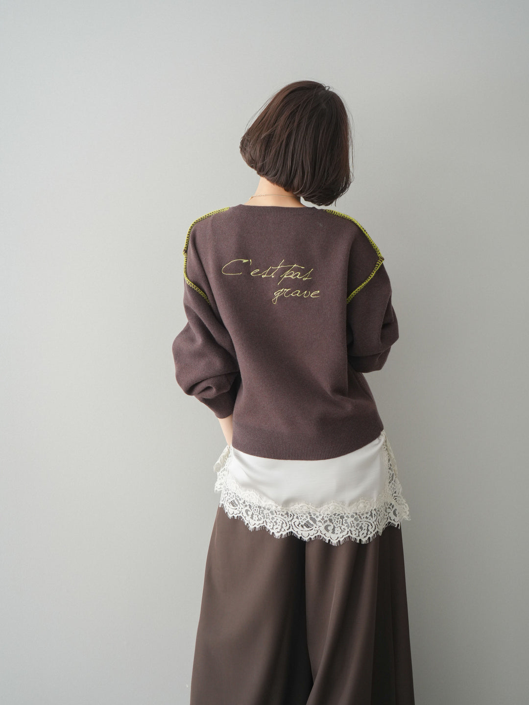 [予約]バックロゴ刺繍配色ステッチニットプルオーバー/brown