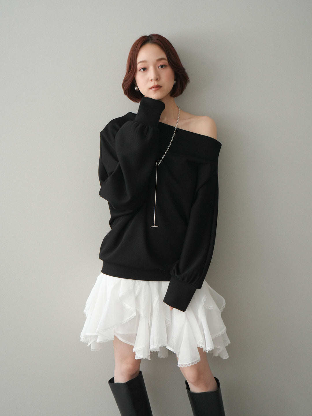 [SET]アシンメトリーオフショルポンチプルオーバー+ラッフルレースミニスカート(2set)