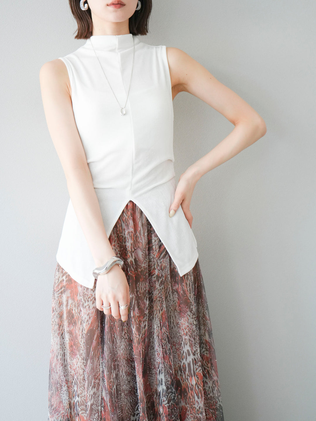 [予約]フロントスリットレーヨンニットトップス/ホワイト