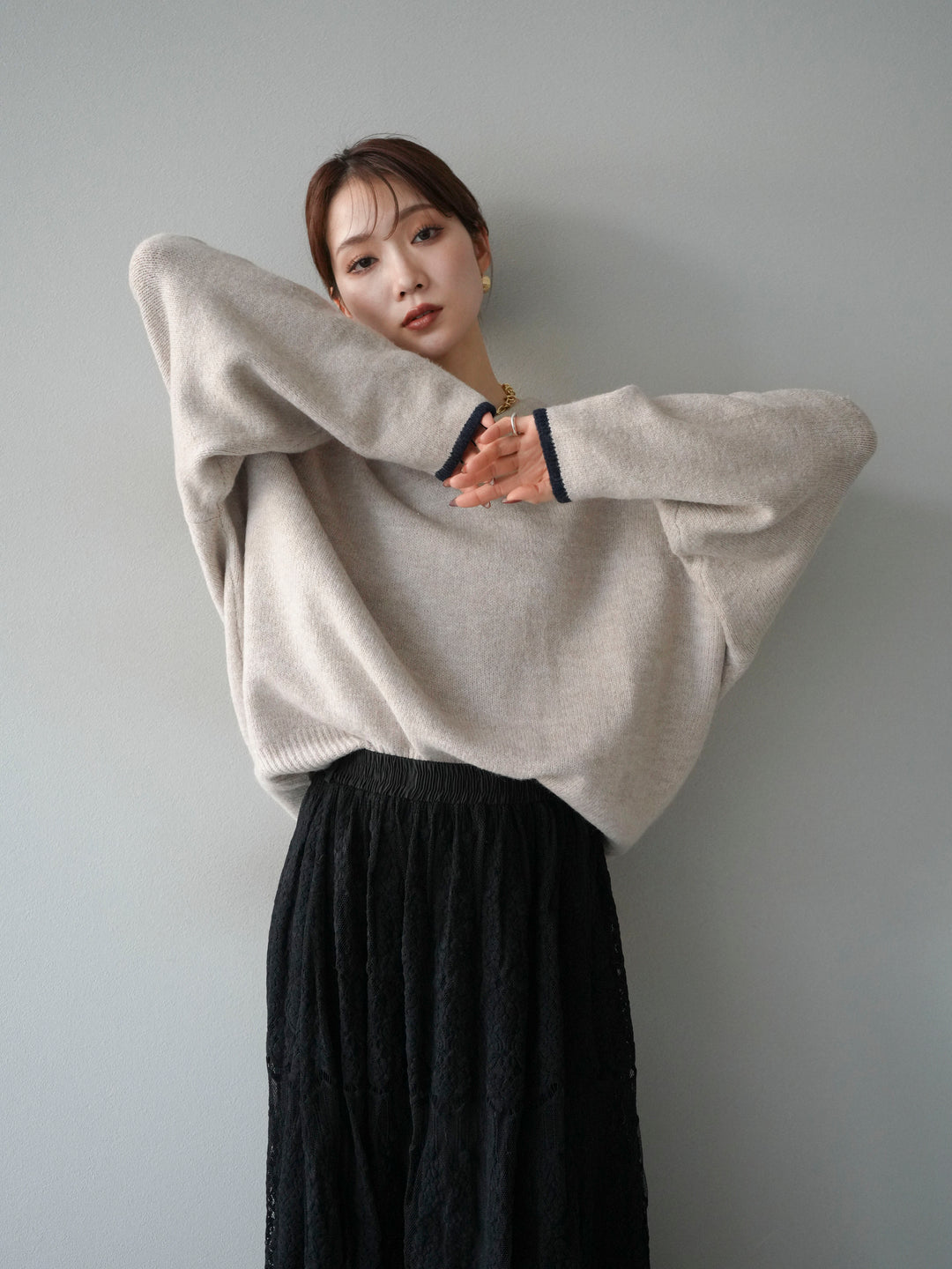 【預購】V領拼色袖針織套頭衫/米色