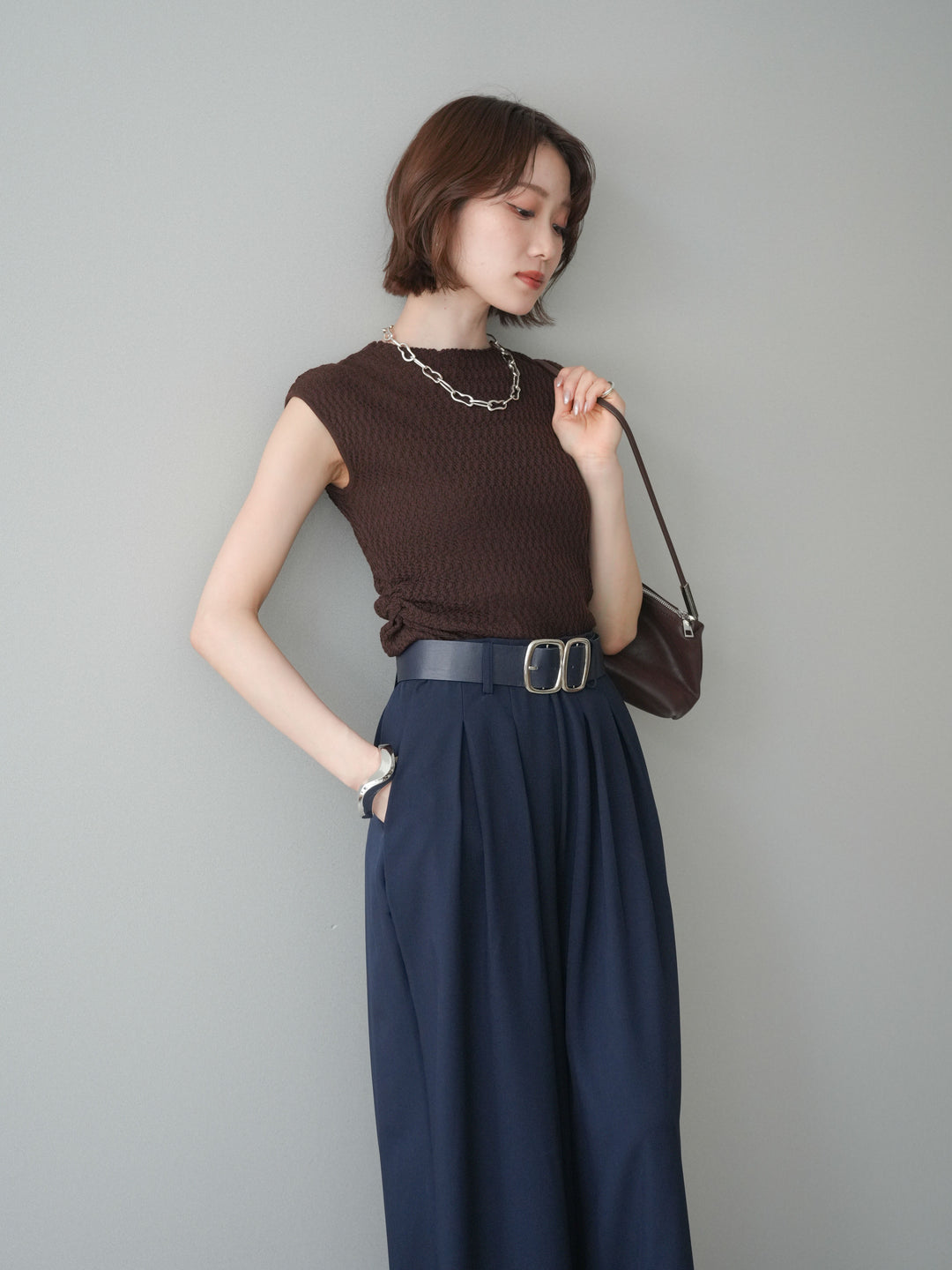 [予約]サイドシャーリングボトルネックノースリーブニットプルオーバー/brown