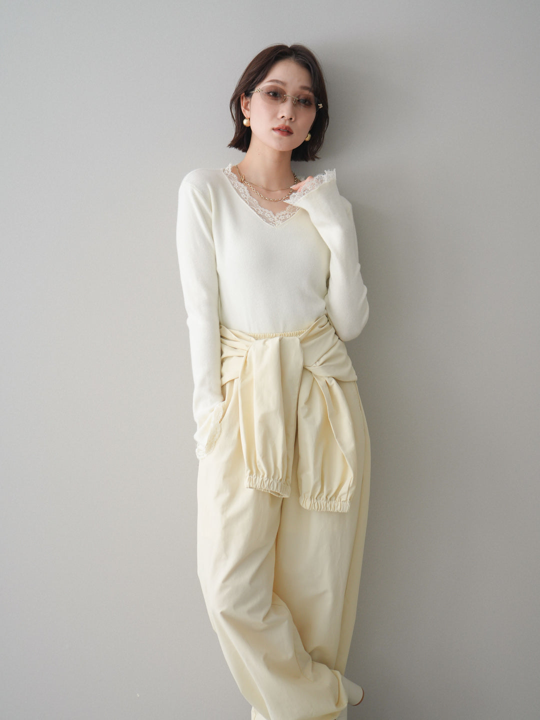 [予約]レースドッキングVネックニットトップス/white