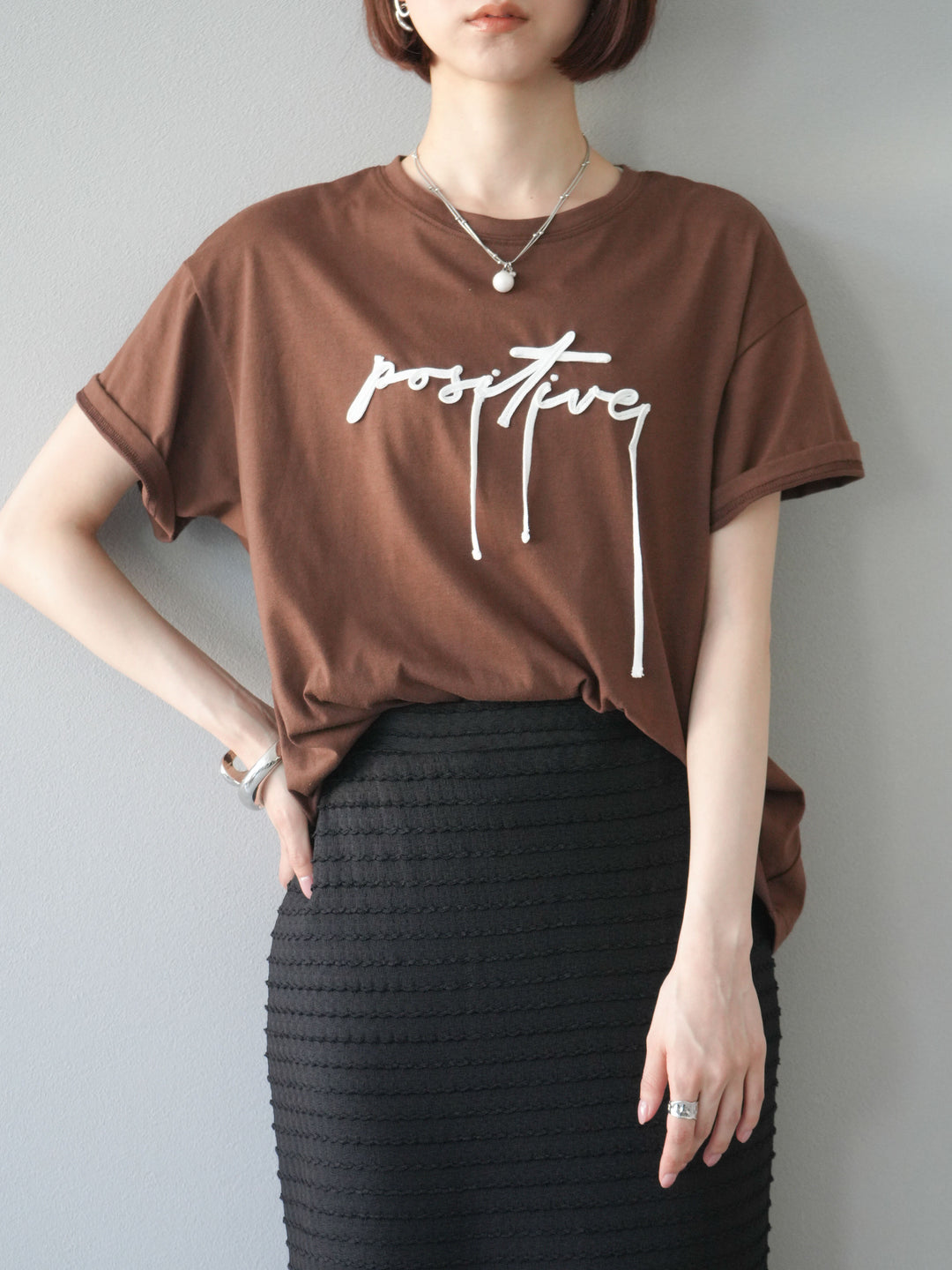 [予約]コード刺繍ロゴTシャツ/ブラウン