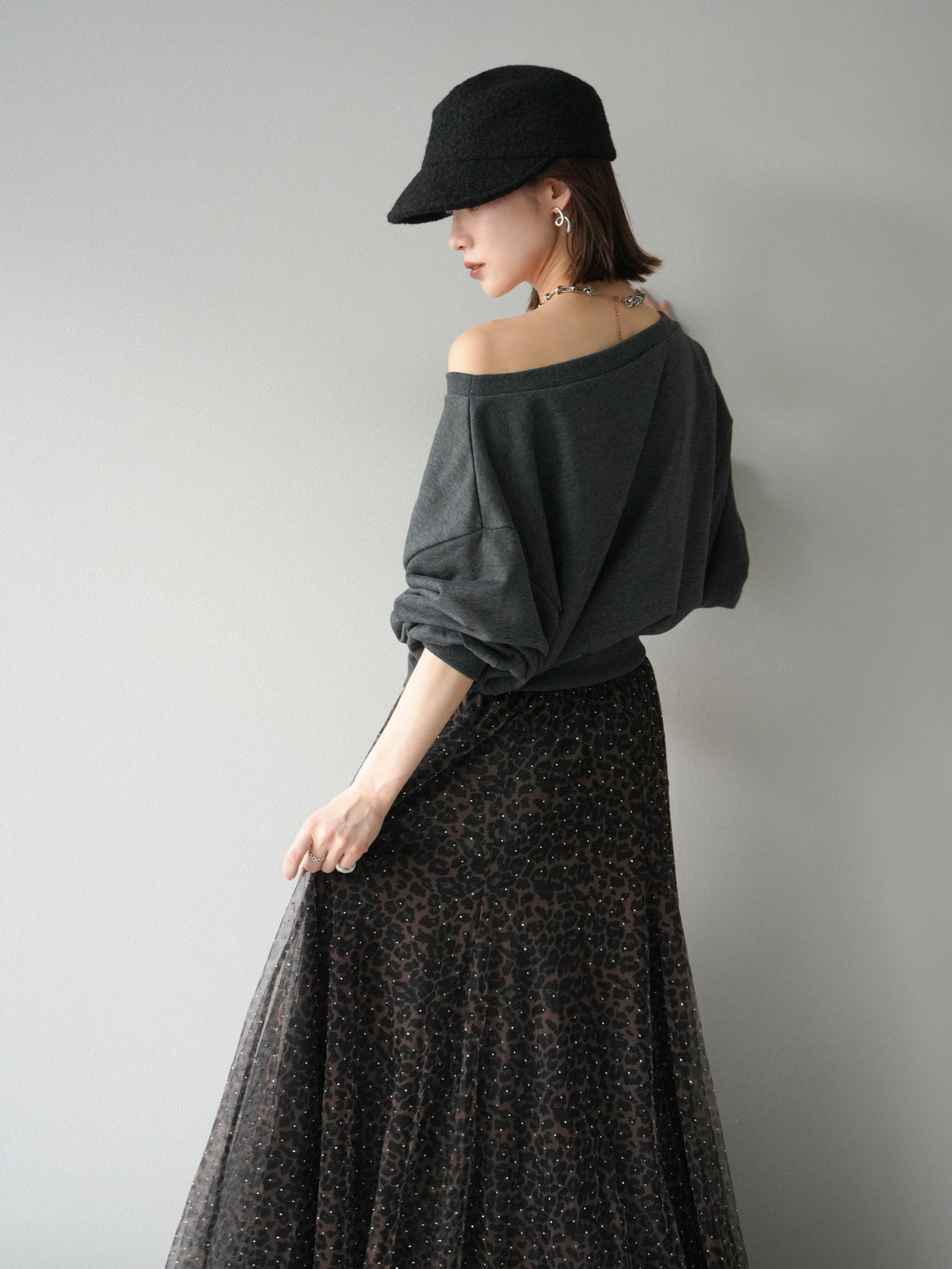 [予約]オフショルスウェットプルオーバー/チャコール