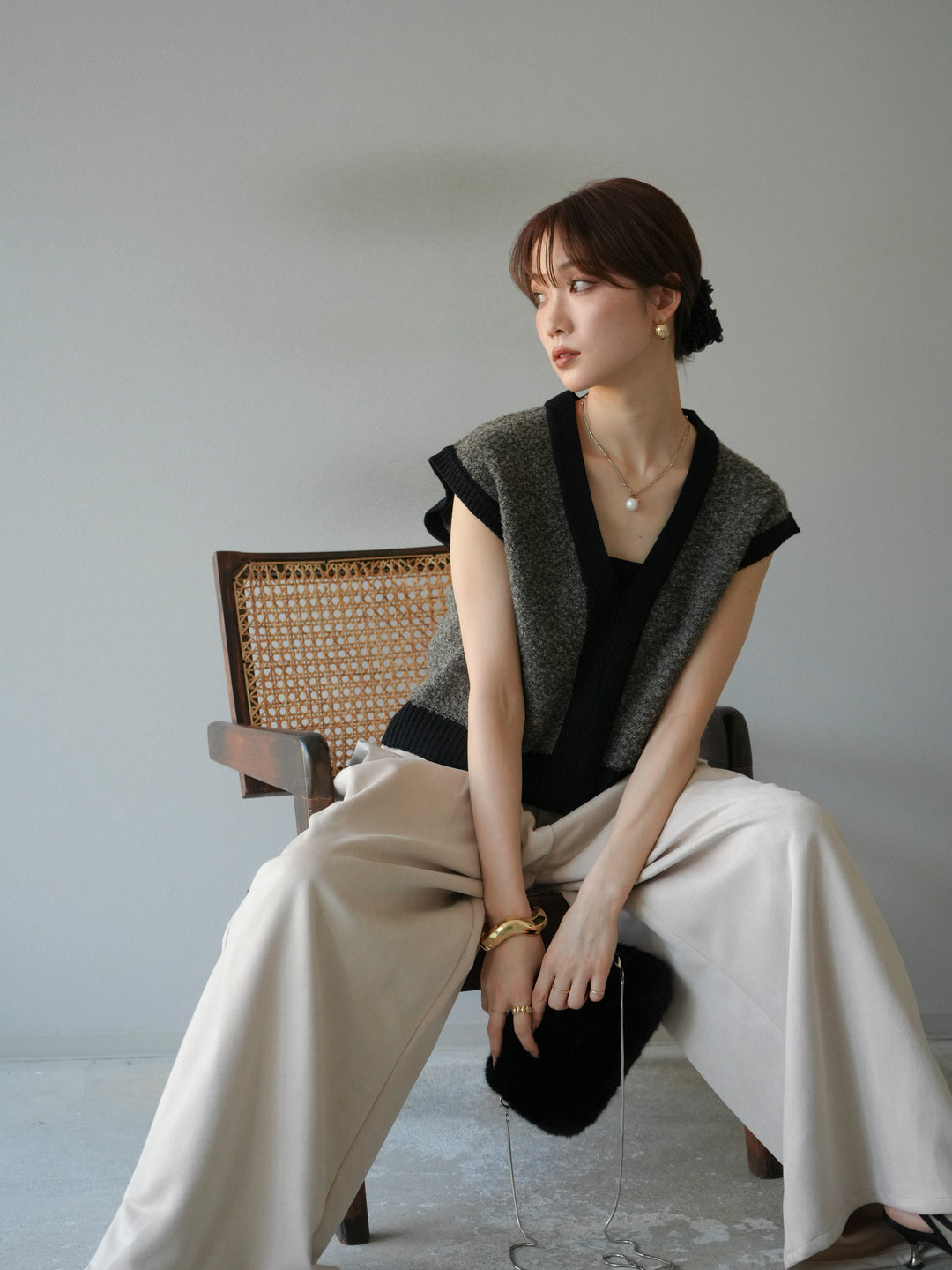 [予約]ブークレバイカラーニットベスト/チャコール