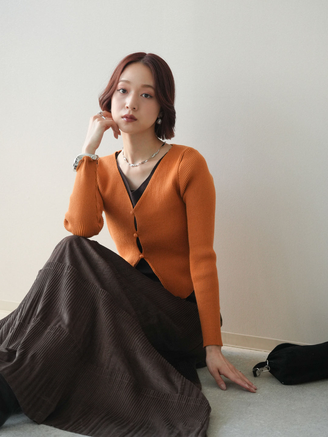 [SET]Vネック配色レイヤードスリットニットトップス+型押しスエードティアードプリーツスカート(2set)