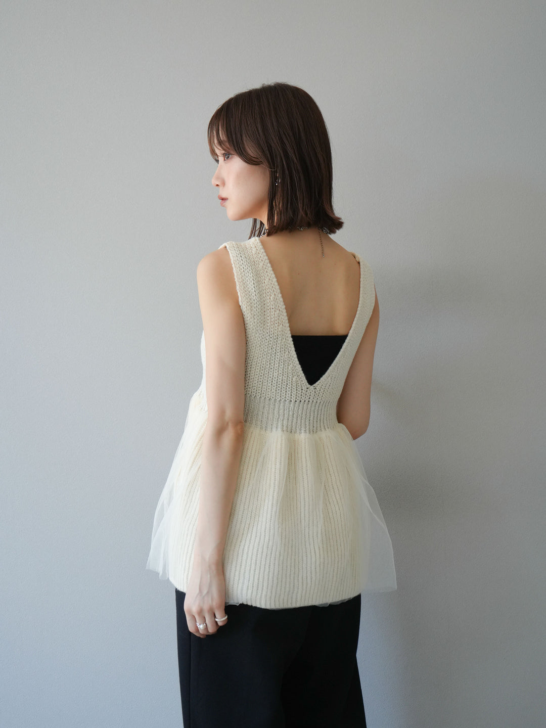 [SET] 薄紗層疊荷葉邊針織背心 + 兩用設計運動褲（2 件組）