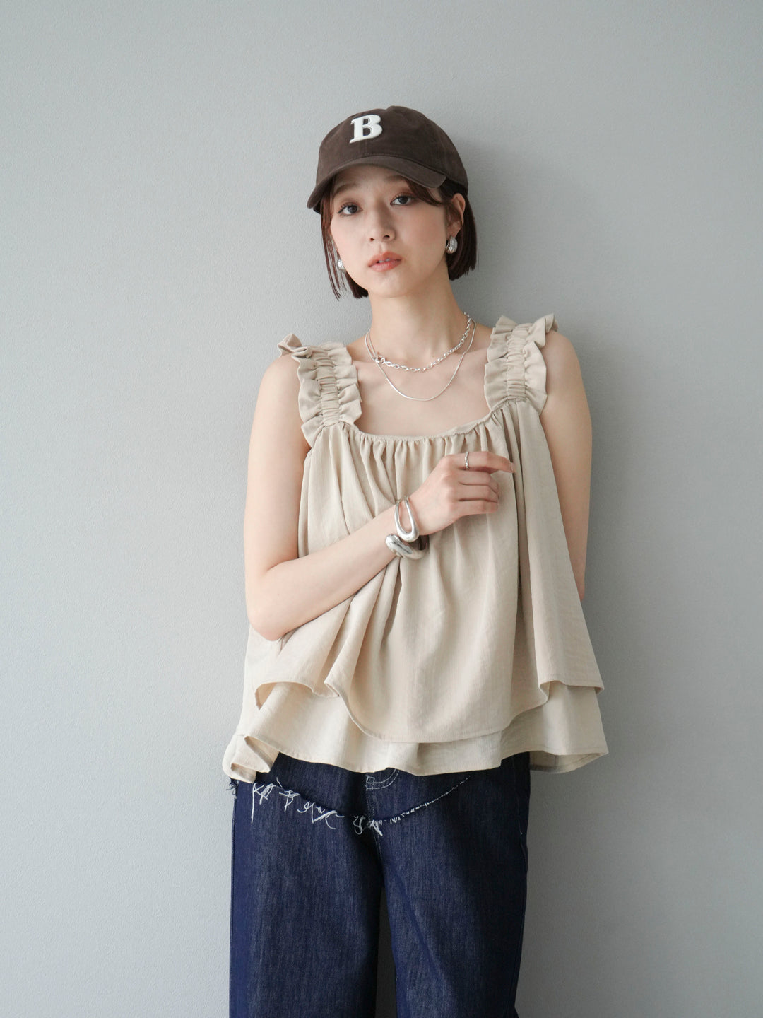 [SET] 縮肩喇叭背心 + 臀部設計牛仔褲 (2 件套)