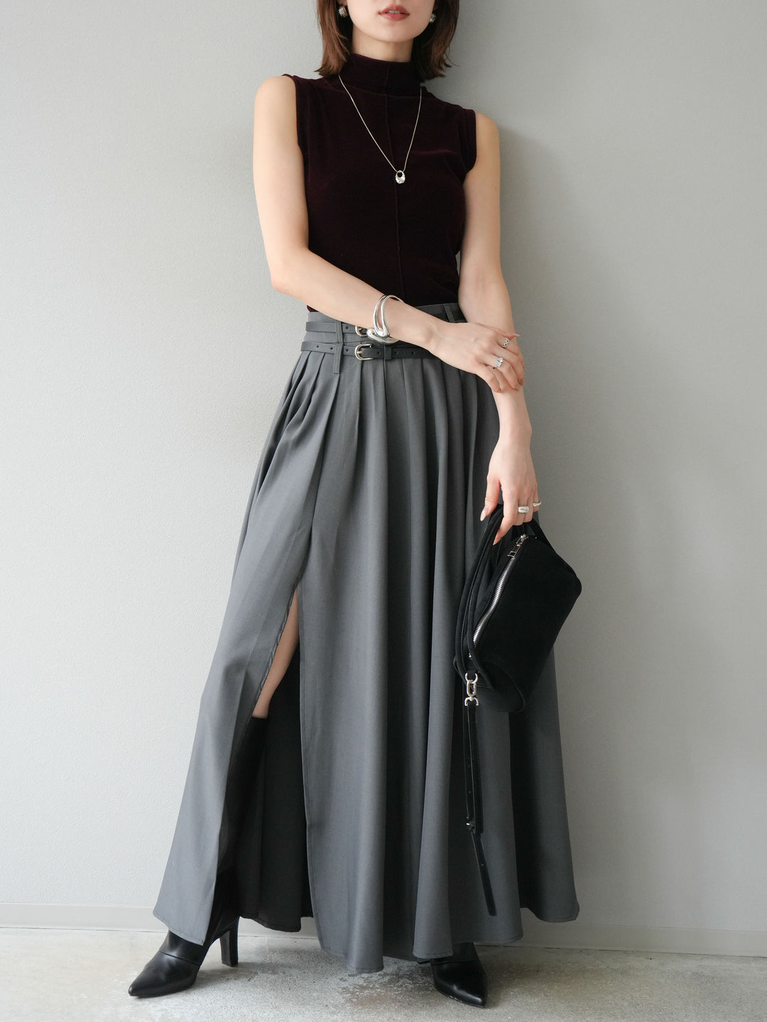 [SET]シアーベロアプチネックノースリーブトップス+エステルプリーツスリットスカート(2set)