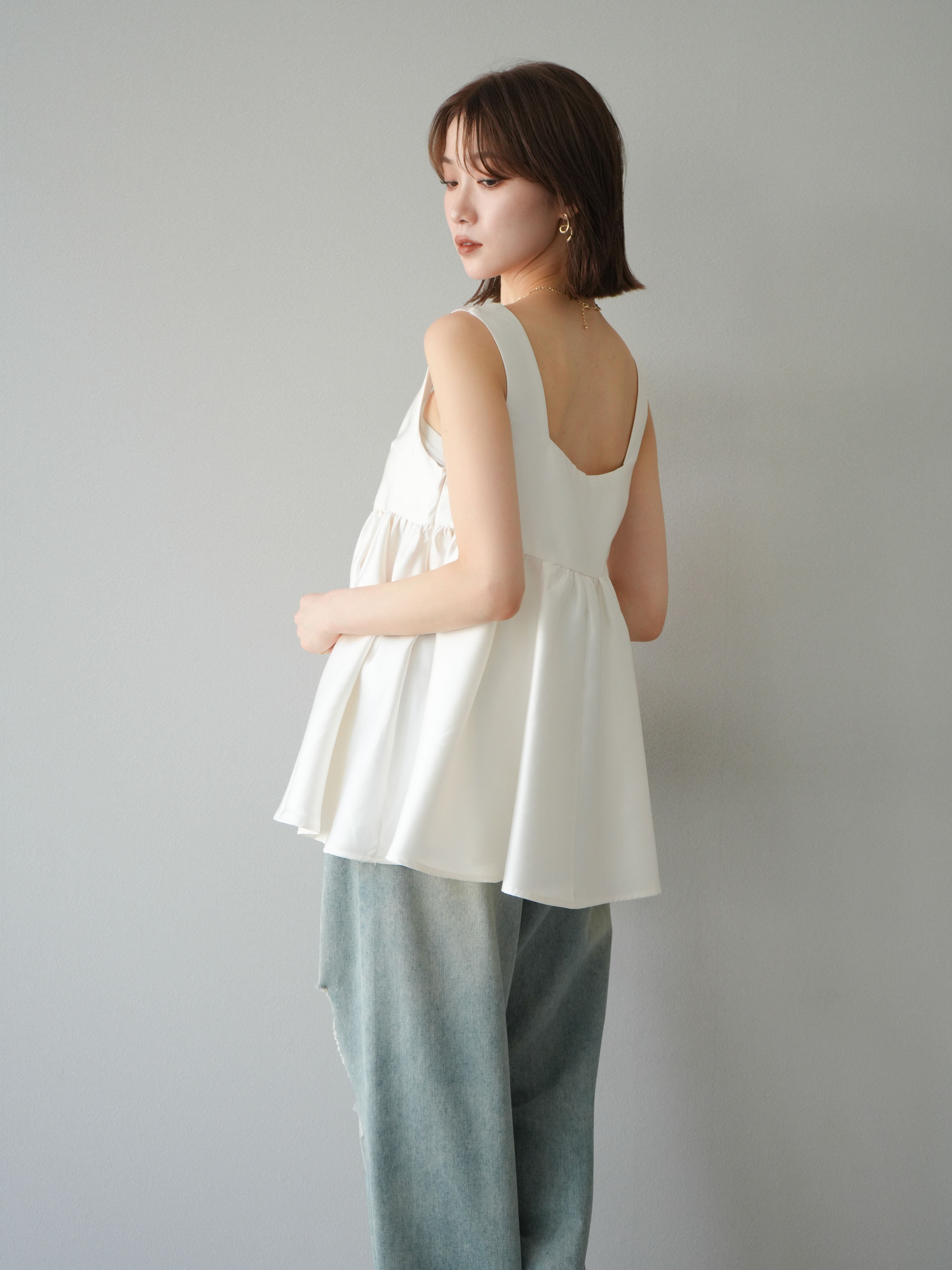 アイテム：【GEMINI】レイヤードノースリーブ　２枚１セット 完売品 予約]サテンフレアノースリーブトップス/アイボリー – Lumier