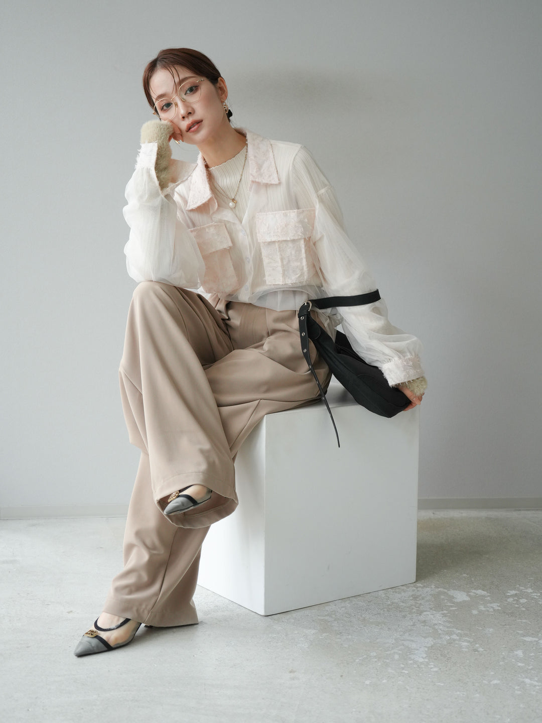 [SET]フリンジジャガード×チュールレイヤードシャツ+アームシャギーランダムリブニットトップス+ベルト付タックワイドパンツ(3set)