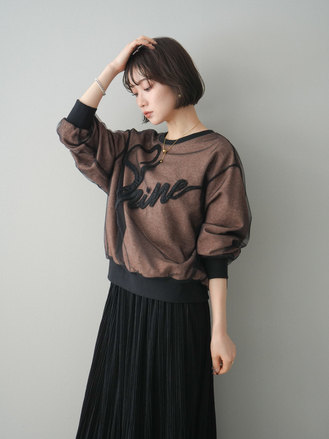 [予約]チュールレイヤードロゴスエットプルオーバー/brown