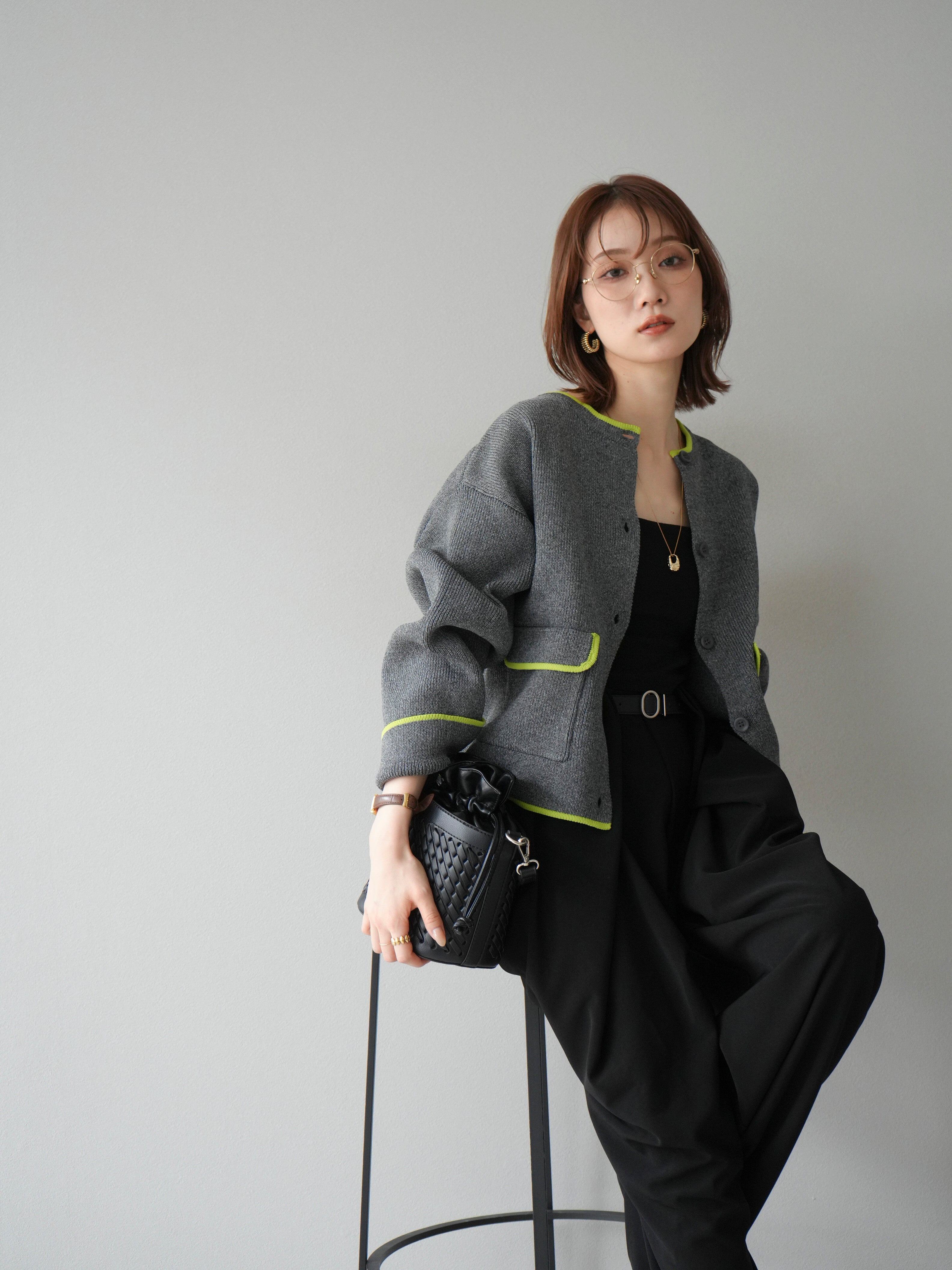 予約]ポリエステル配色クルーネックカーディガン/チャコール – Lumier