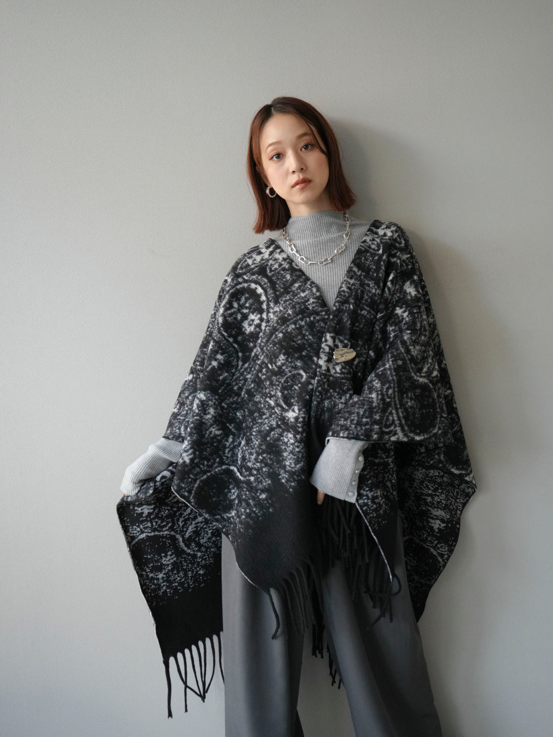 [予約]アブストラクト柄ストールポンチョ/ブラック