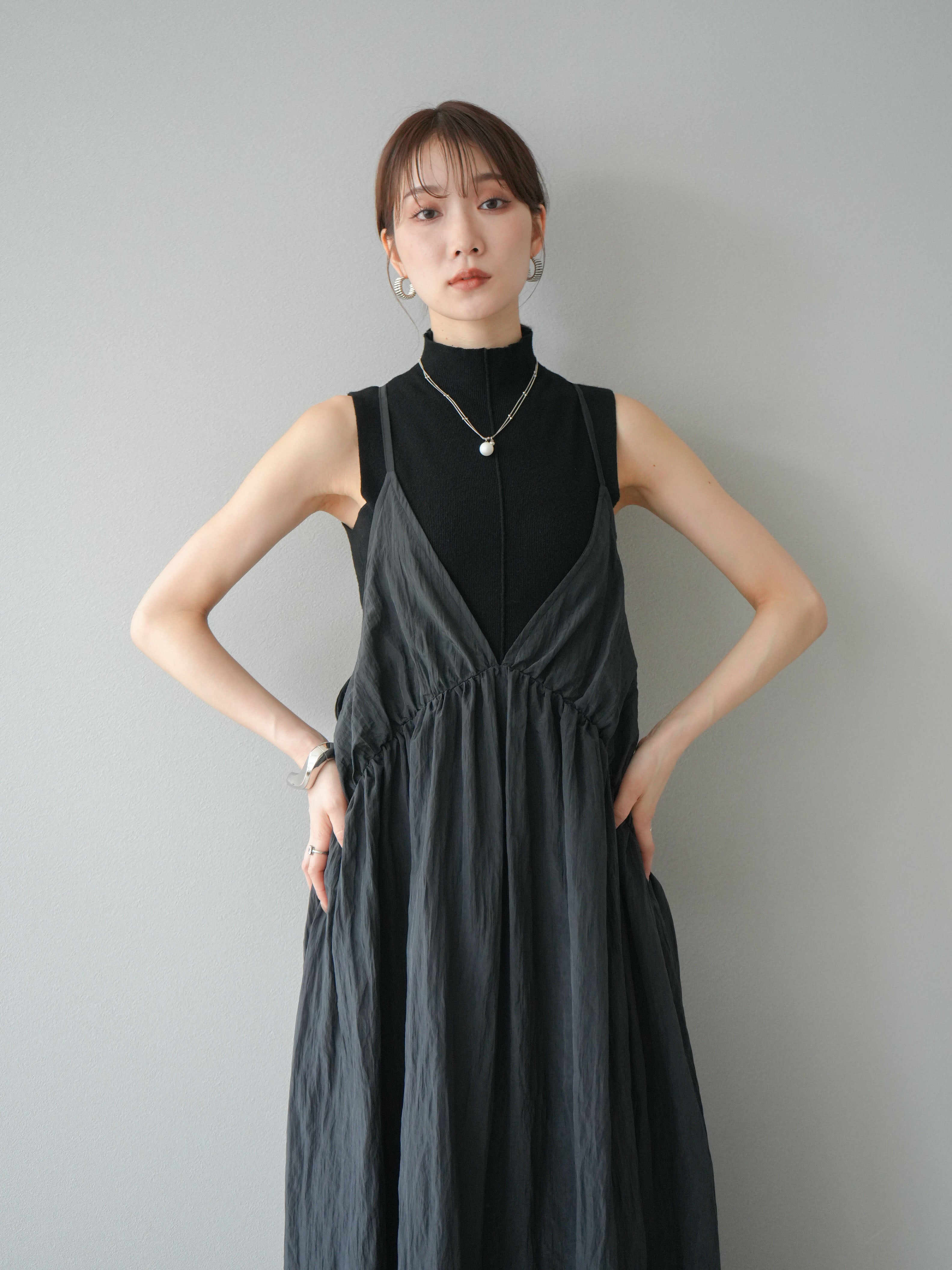 美品✨CHANEL CREATIONS シワ加工 ロングワンピース シワ加工 黒 美品✨CHANEL CREATIONS シワ加工 ロングワンピース シワ加工 黒