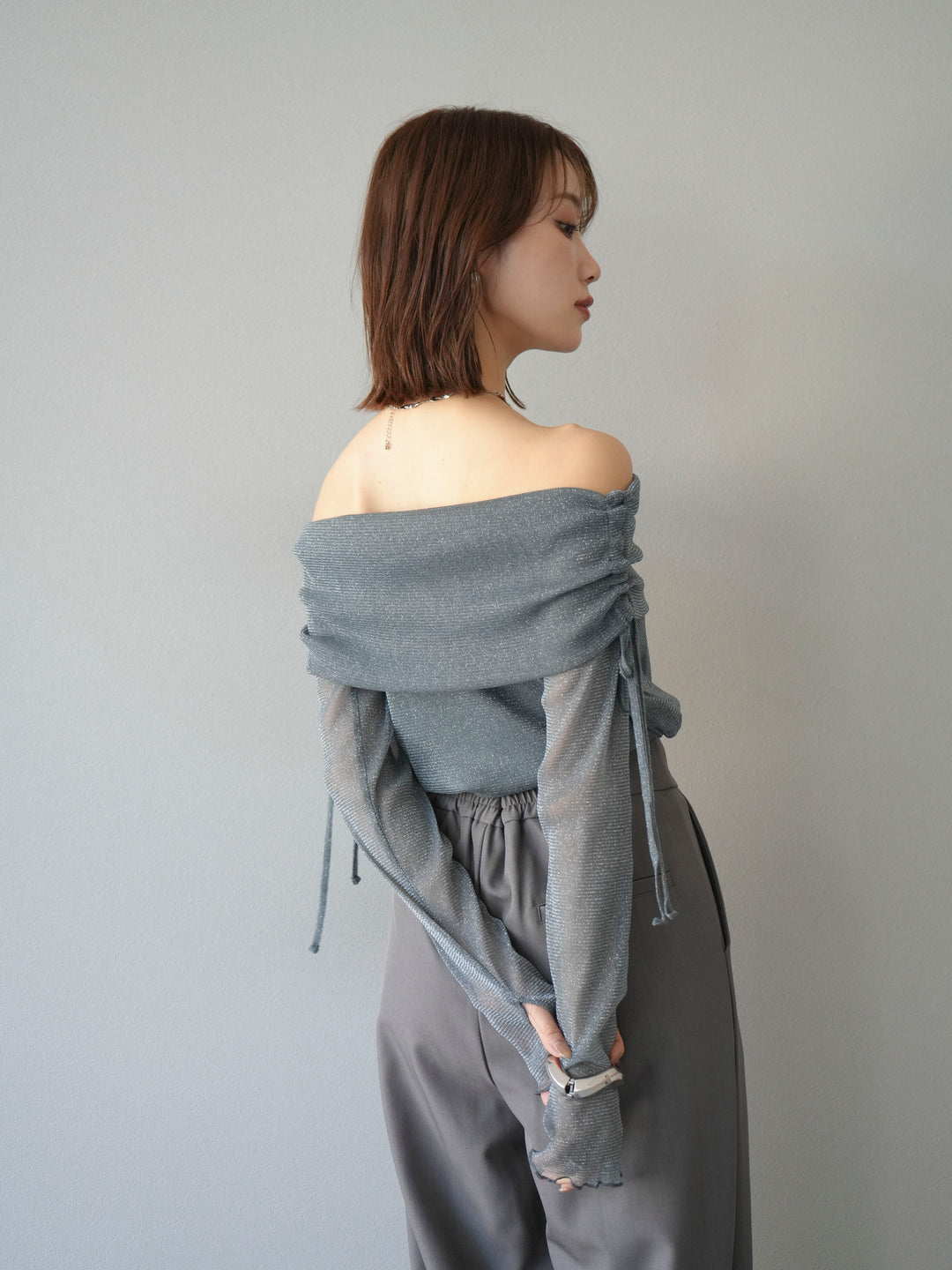 [予約]ラメシアーウィンガーホールオフショルトップス/チャコール