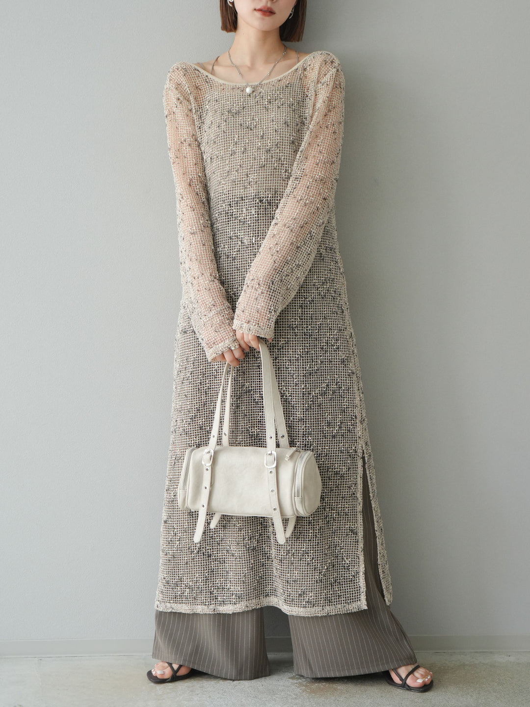 [預購] 鏤空網眼露背洋裝/象牙白