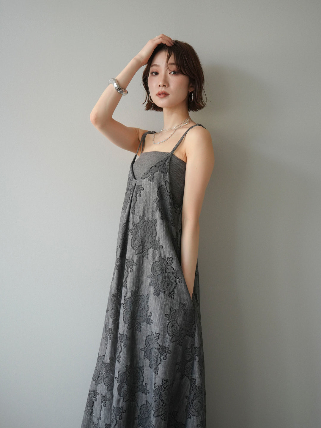 【預購】花朵蕾絲吊帶洋裝 / 灰色