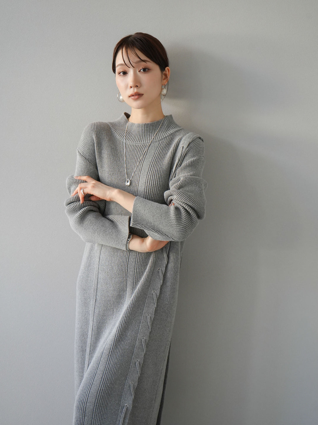 [SET] 不對稱繫帶高領針織連身裙 + 可選飾品套裝 (2套)