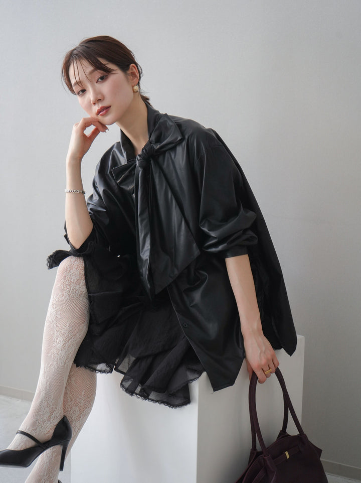 [SET]フェイクレザーボウタイブラウス+ラッフルレースミニスカート(2set)