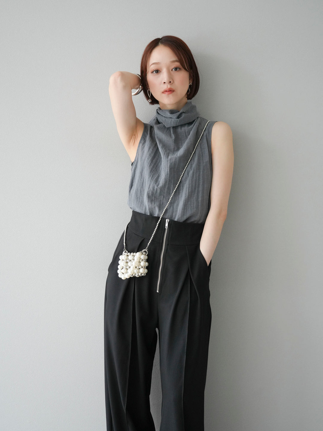 [SET] 後繫帶無袖上衣 + 拉鍊褶襉寬褲 (2 套)