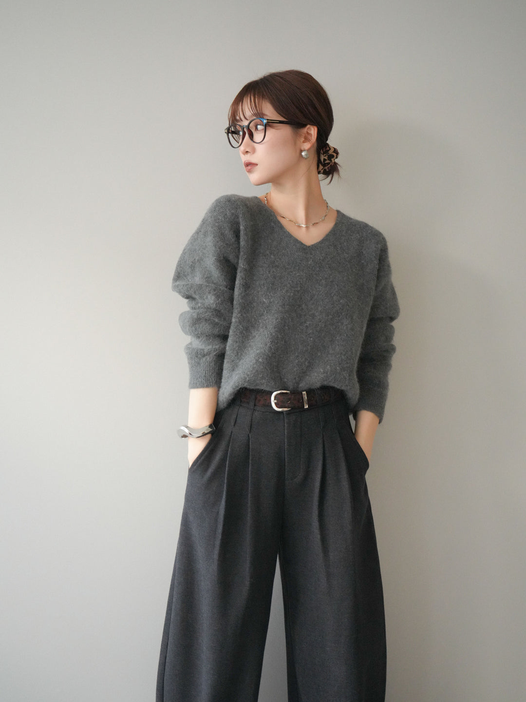 [予約]シュシュ付きアンゴラタッチVネックニットプルオーバー/gray