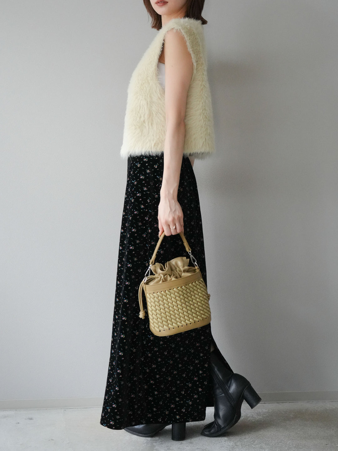 [予約]ベロアフラワープリントIラインスカート/ブラックxイエロー