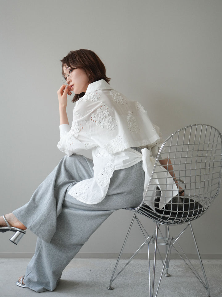 [予約]バックリボンフラワーエンブロイダリーシャツ/white