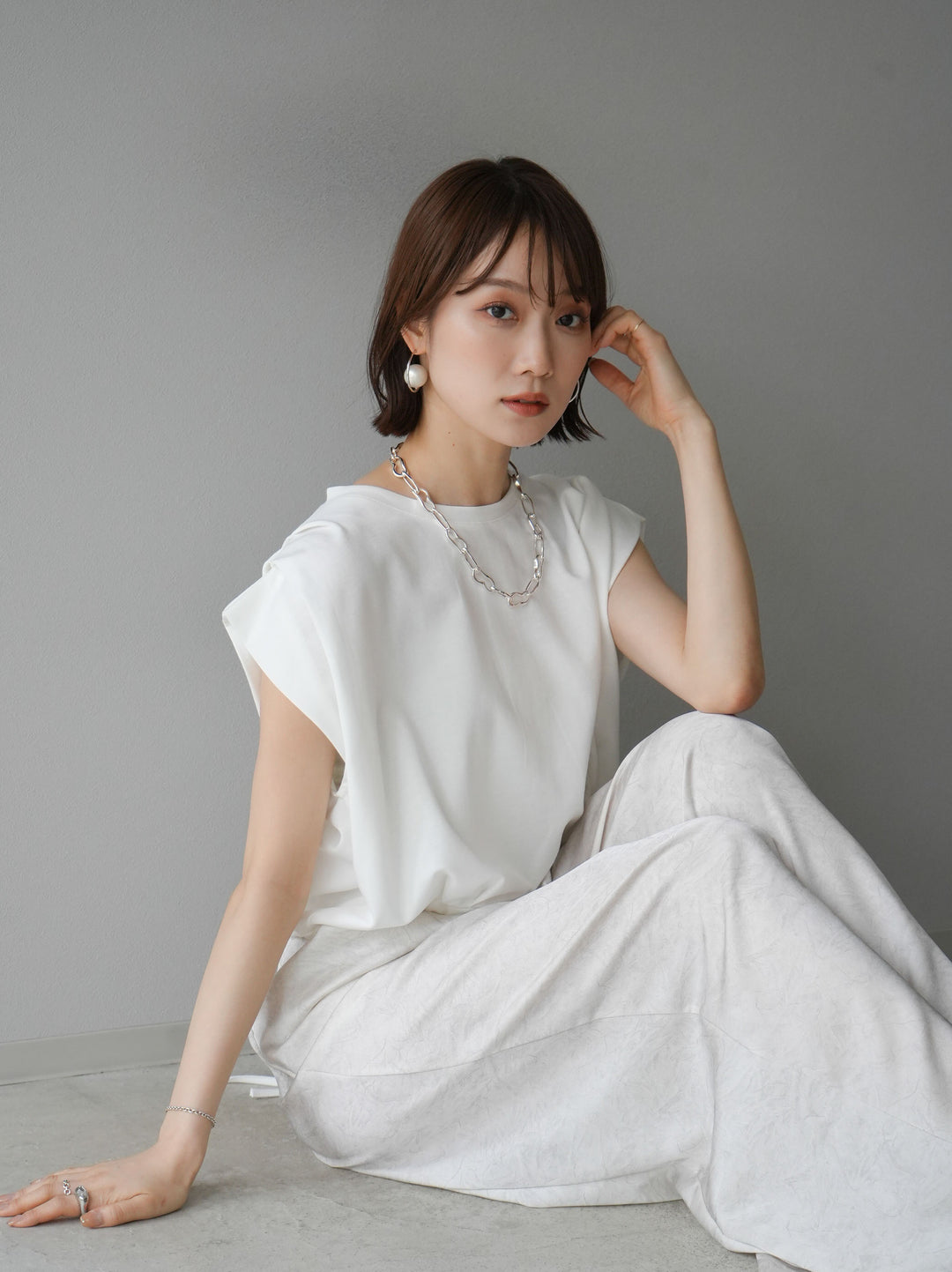 [Pre-order] 2-tuck nuanced satin wide pants/ivory