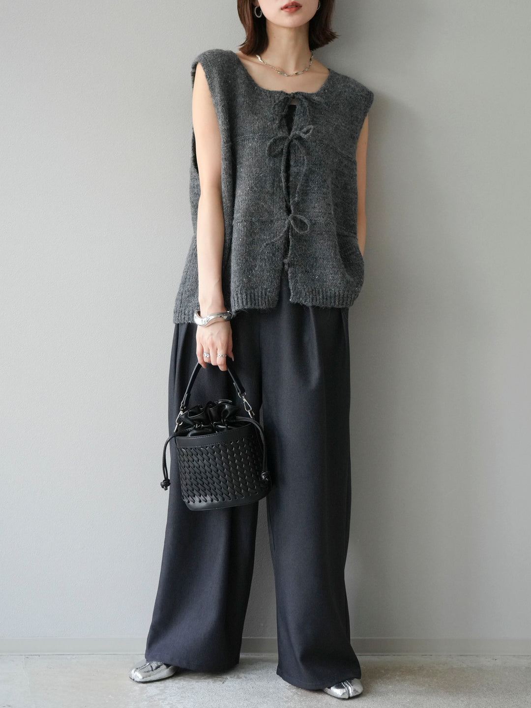 [予約]レザーパイピングタックワイドパンツ/グレー