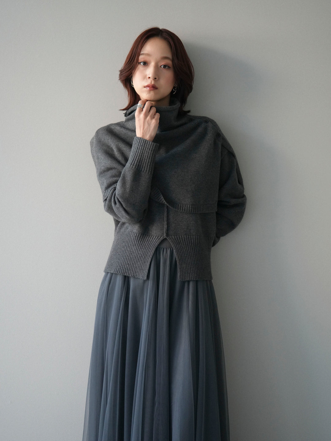 [予約]フロントスリットネックアンサンブルニット/charcoal