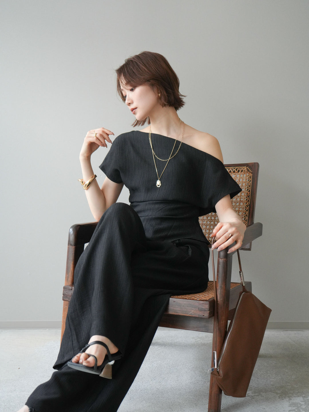 [予約]クレープアシンメトリーギャザートップス/black