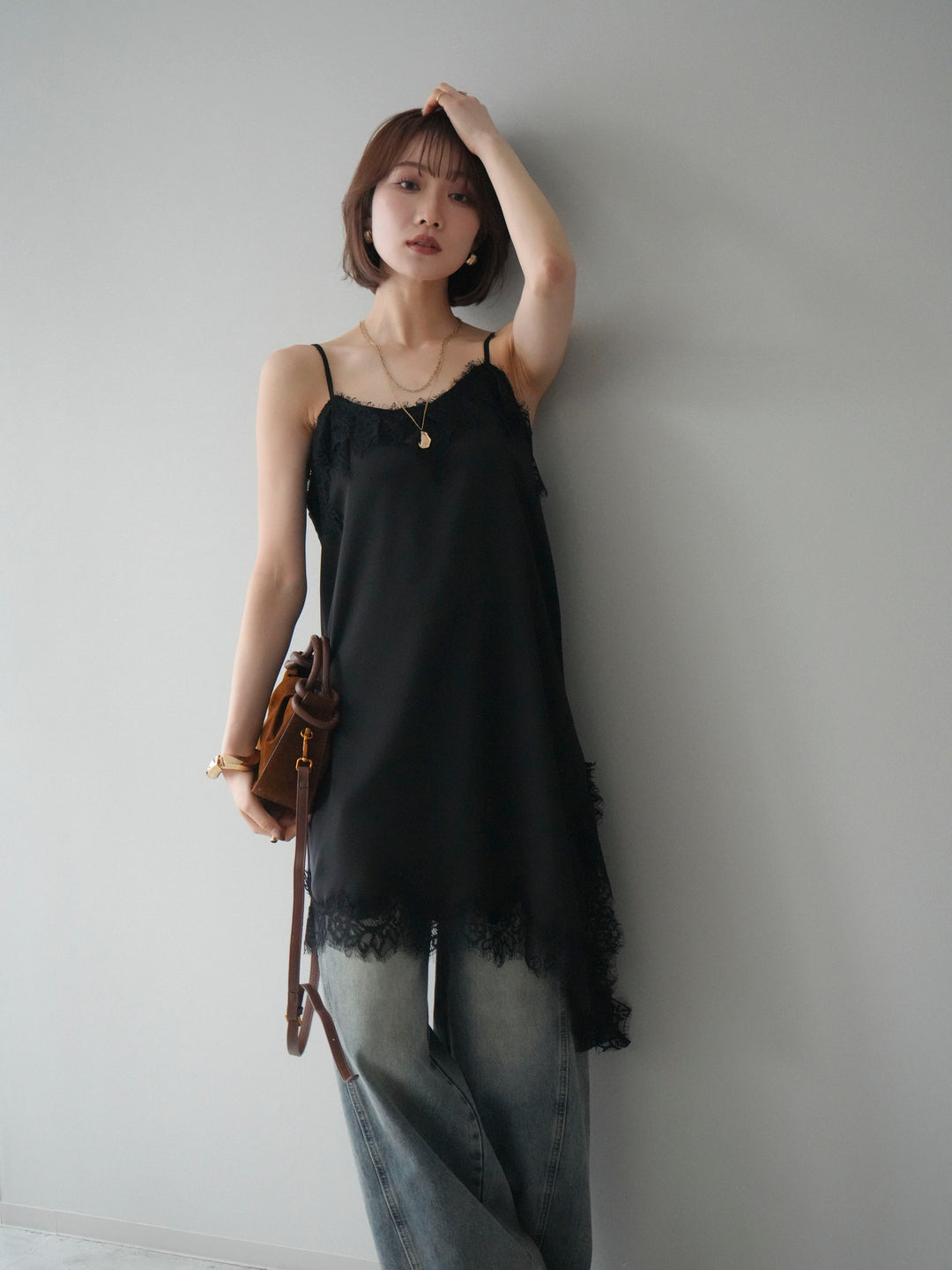 [予約]アシンメトリーサテンレースキャミソール/black