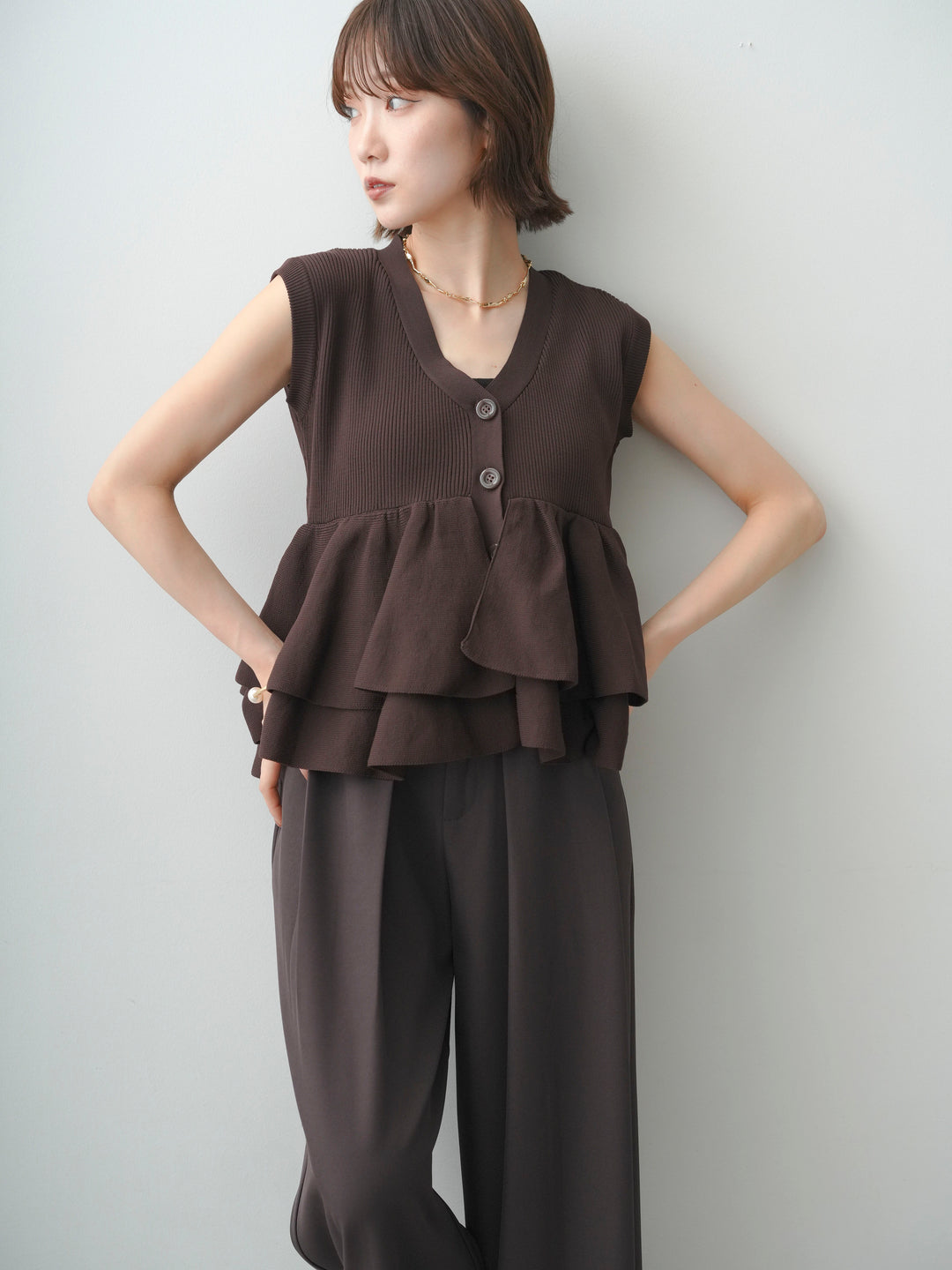 [予約]ダブルフリルペプラムノースリニットトップス/brown