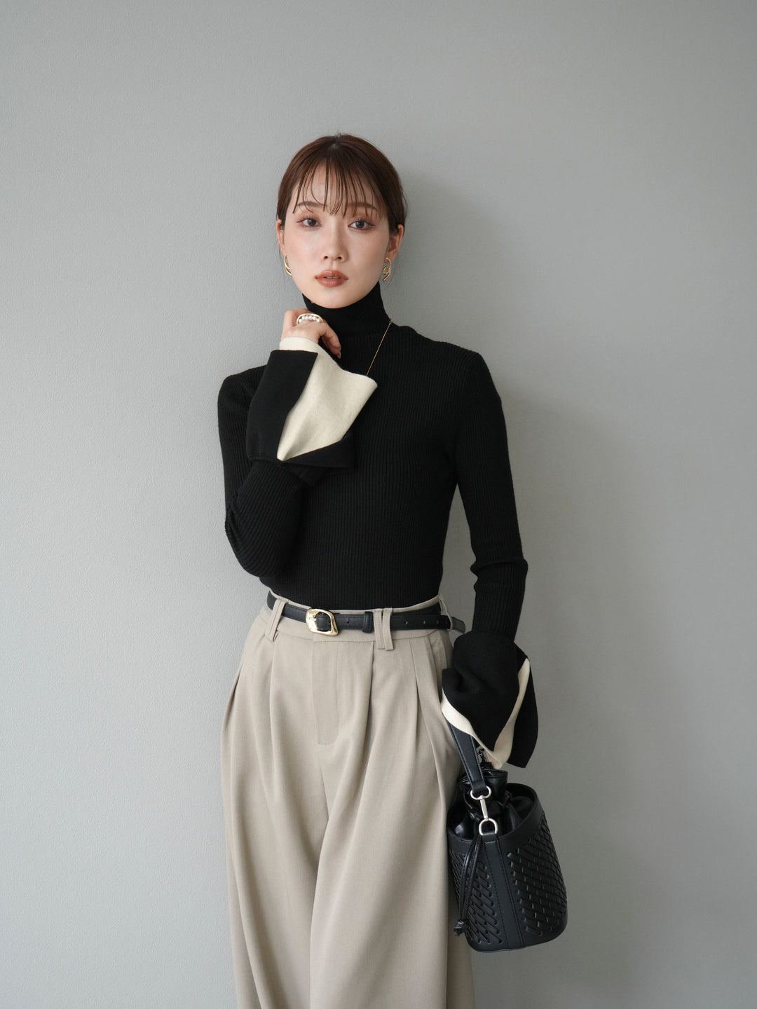 [SET] 疊層喇叭袖高領針織上衣 + 雙褶寬褲 (2 套)