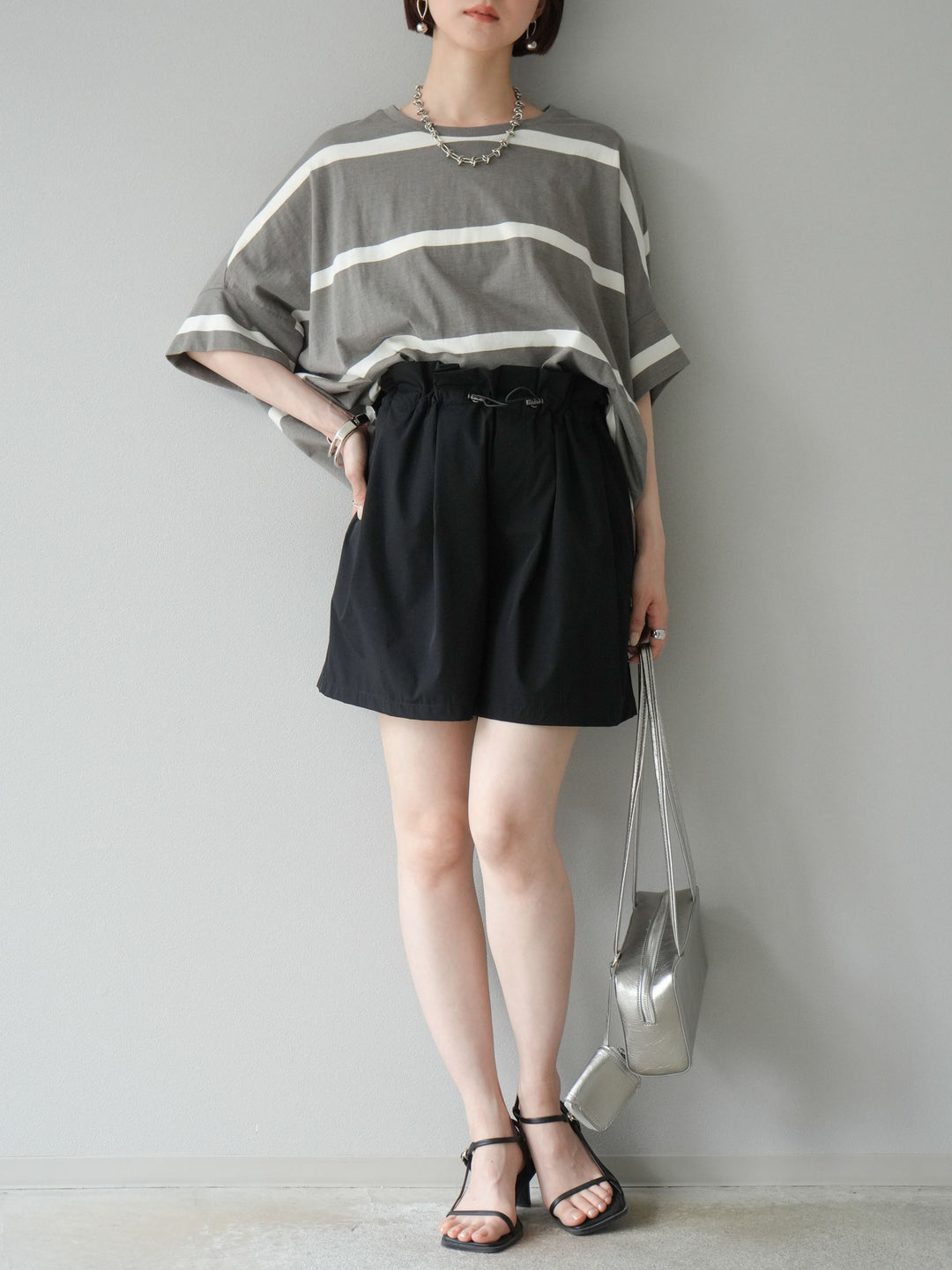 [預購] ICE TOUCH 荷葉邊褶皺短褲/黑色