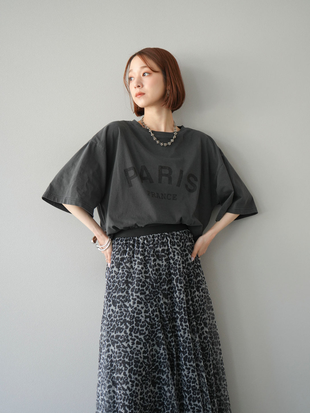 [予約]ピグメントロゴプリントTシャツ/チャコール