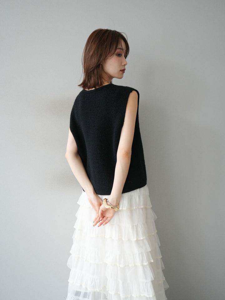 [予約]ゴールドボタンコンパクトニットベスト/ブラック