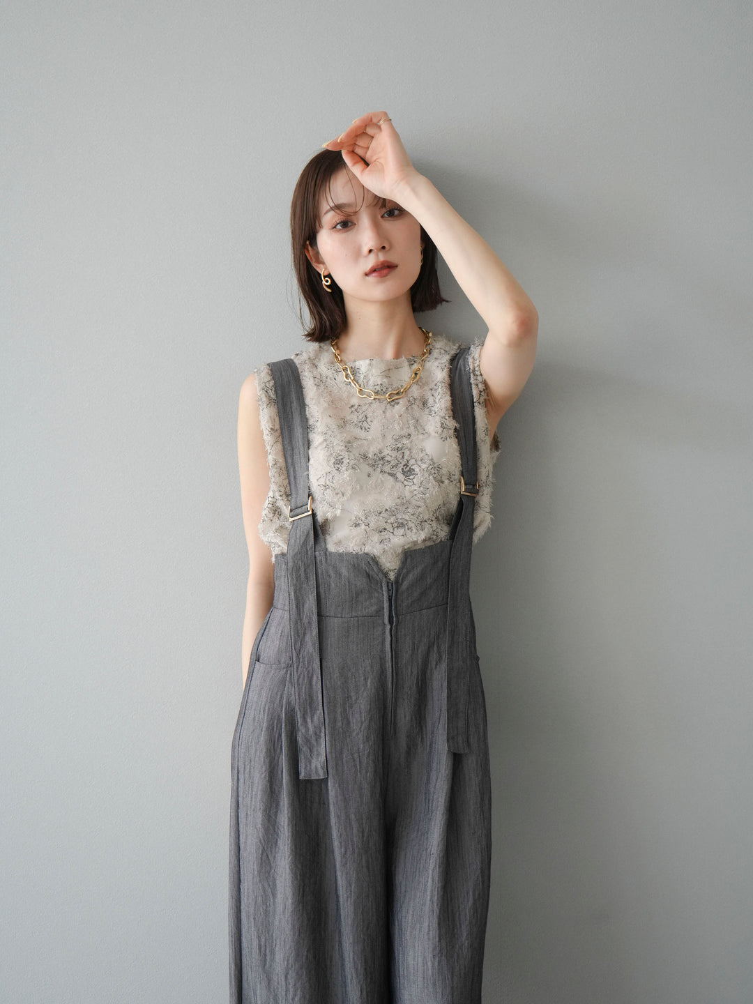 [SET]ストリングデザインハイウエストサロペット+ニュアンスフリンジジャガードノースリーブブラウス(2set)